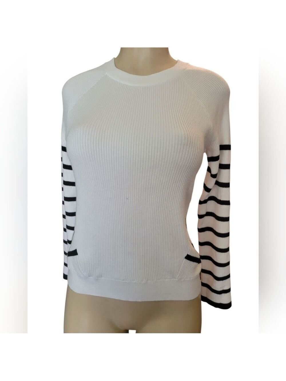 Soho New York Co. White Black Strippwd Ribbed Sweater Large Winter Comfy